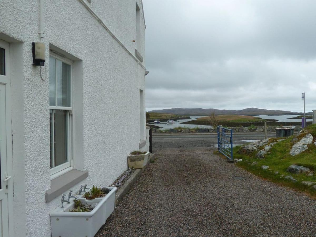 Sunrise Apartment Lochmaddy Exterior photo